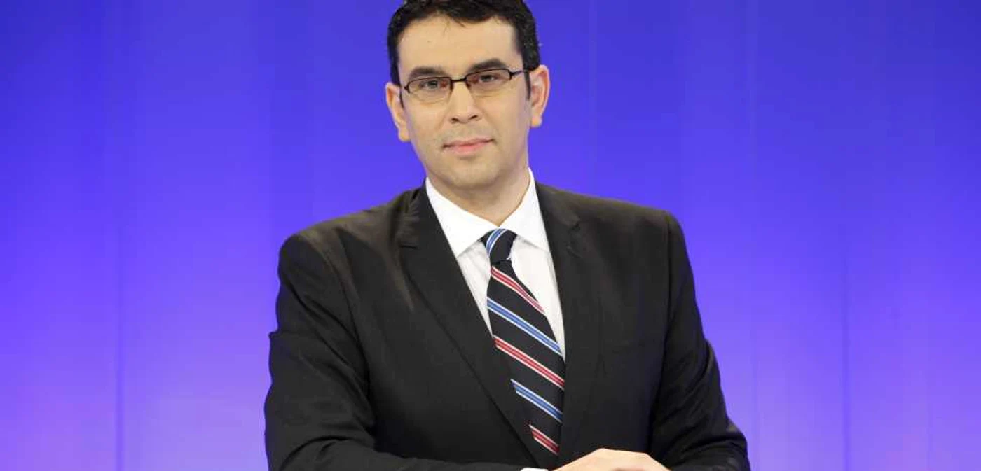 Cosmin Prelipceanu, la pupitrul canalului de ştiri normale
