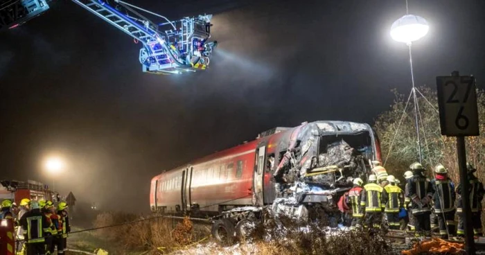 Accident în Germania: un tren a lovit din plin un camion. FOTO Die Welt