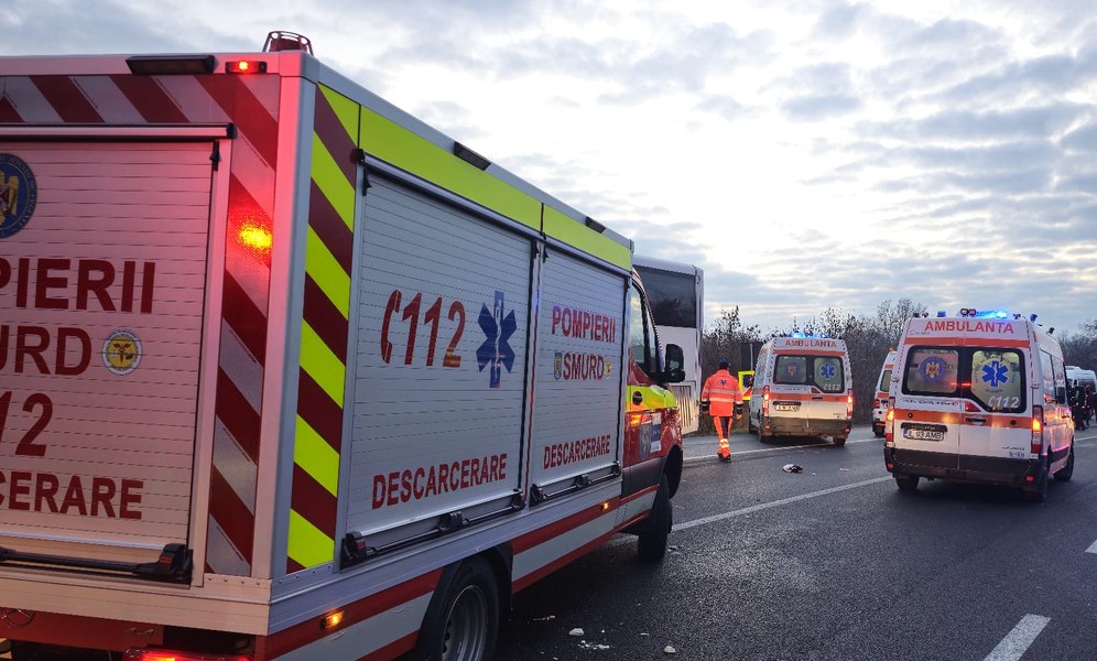 Accident grav în județul Sibiu, între un microbuz și un autoturism. Planul Roșu de Intervenție, activat