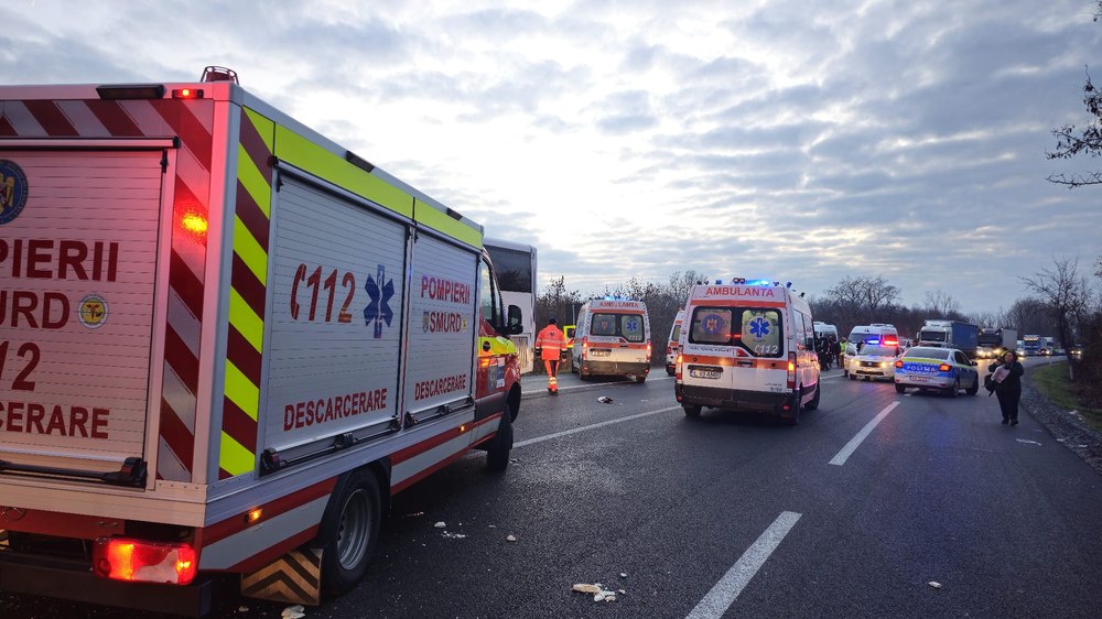 Autocar răsturnat, pe DN 29, în județul Botoșani. A fost activat Planul Roșu de Intervenție