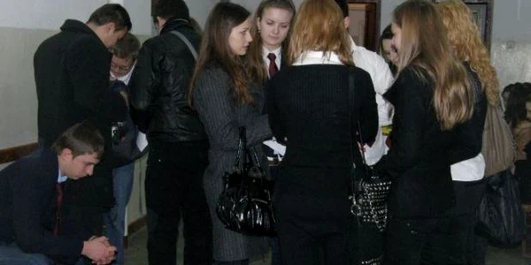 Arhivă foto: A început lupta pentru luarea examenului de bacalaureat