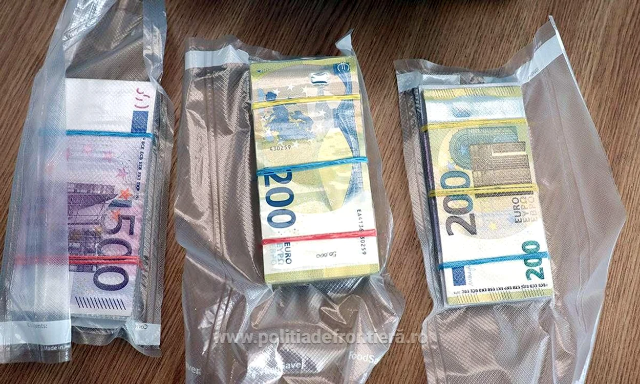 Bancnotele erau ascunse în bagajul de cală FOTO Poliția de Frontieră