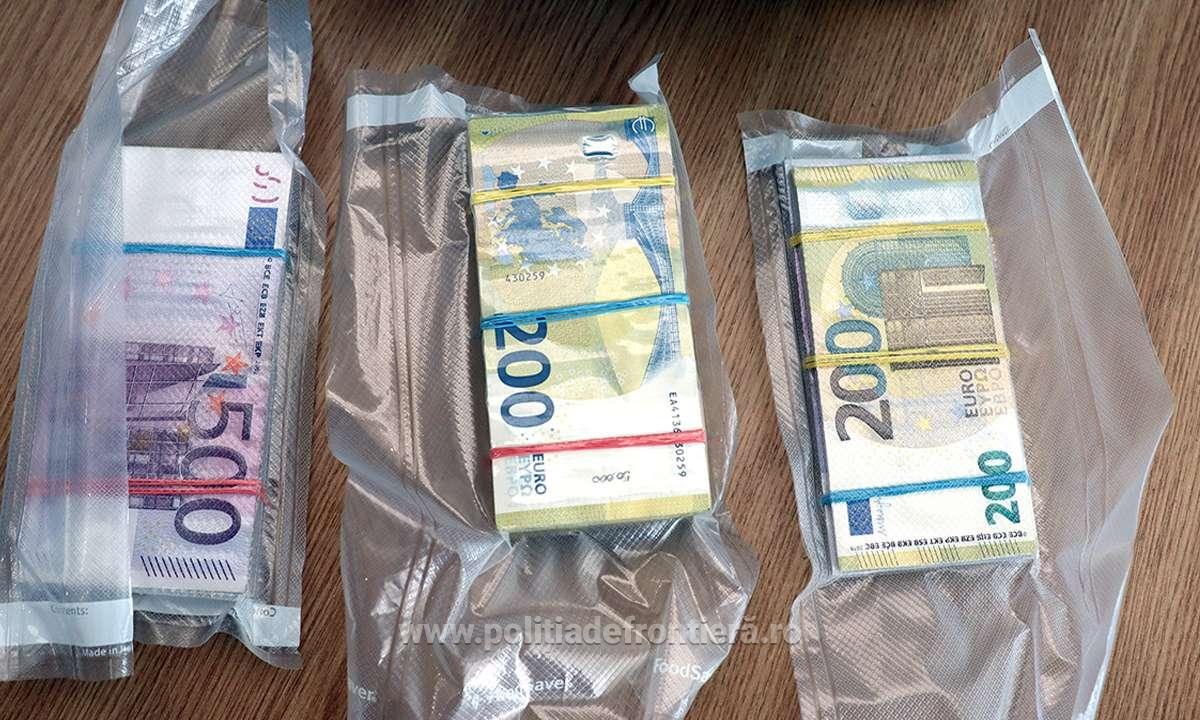 Peste 200.000 de euro, descoperiți în bagajul unui bărbat, la Aeroportul Henri Coandă. De unde ar fi provenit FOTO