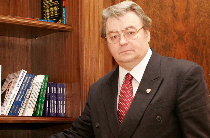 
    Corneliu Vadim Tudor (28 noiembrie 1949 - 14 septembrie 2015) a încetat din viață la 65 de anifoto: Click!  