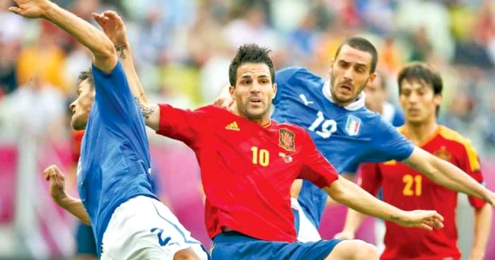 Cesc Fabregas (nr. 10) a înscris aseară, dar Spania n-a reuşit să se impună în faţa Italiei