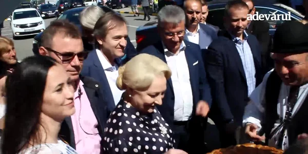Prim-ministrul a plecat de la Novaci în huiduieli