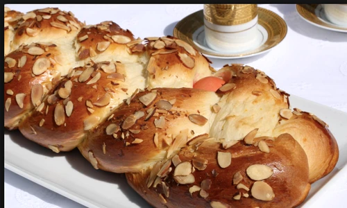 3 tsoureki paine pascala greceasca png png