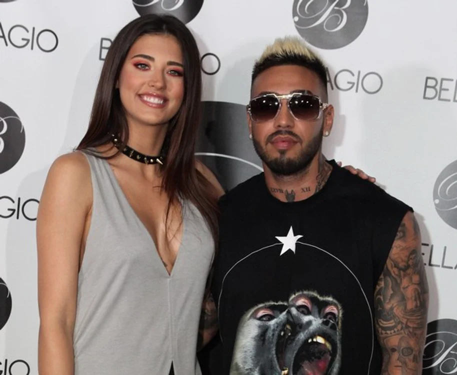 
    Alex Velea trage  din greu la sală,  astfel că este cel  mai musculos artist. 4.500 de euro  