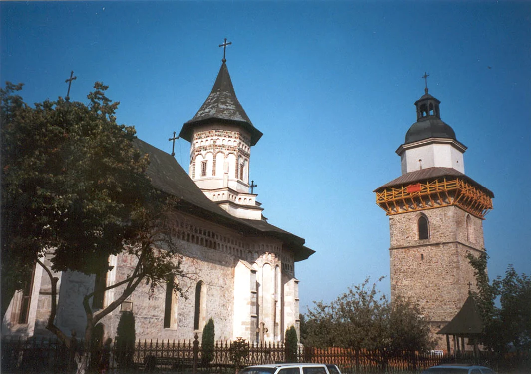 Biserica Sfântul Dumitru și turnul lui Lăpușneanu. FOTO wikipedia