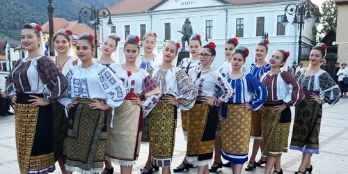 Copiii și adolescenții găeșteni au strălucit la festivalul național „Ecoul Pietrei Craiului”. FOTO Mariana Ionescu