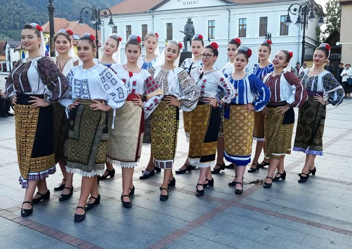 Tinerele speranțe din Găești au strălucit la festivalul național Ecoul Pietrei Craiului. FOTO M.I