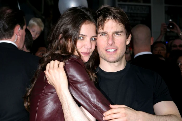 
    Tom Cruise şi Katie  