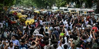 Susținători ai Partidului Gândacilor au ieșit pe străzi FOTO AFP
