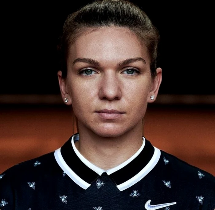 Echipamentul Simonei Halep de la Roland Garros 2019 e imprimat cu albinuțe