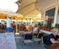 Turiștii îl scot din faliment, au venit în număr mare la terasa Sirena din Neptun