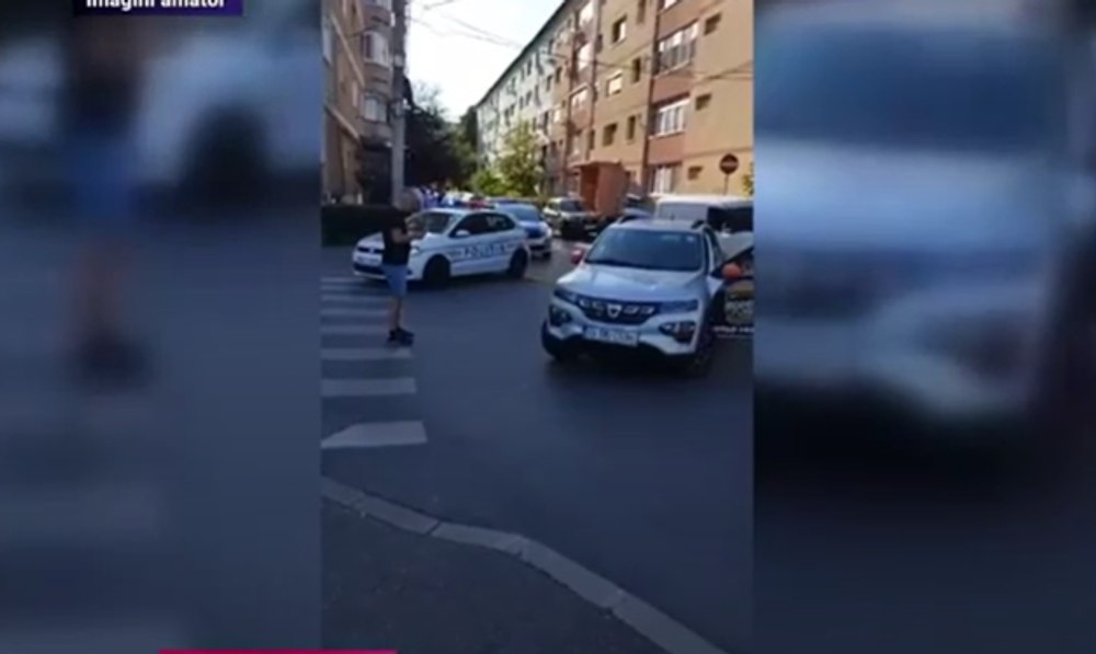 Un tânăr drogat a furat mașina unui curier din Timișoara și a lovit un pieton și alte trei autoturisme