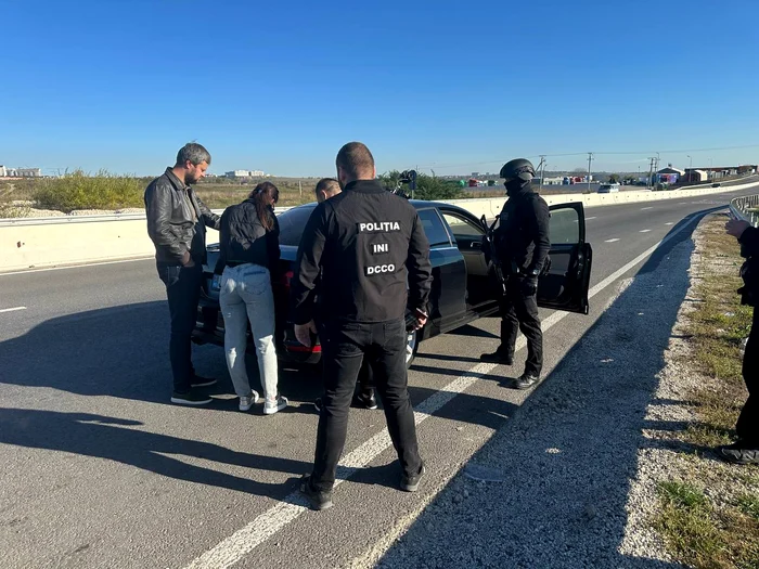 Doi dintre suspecți au fost reținuți în trafic. FOTO: Politia.md