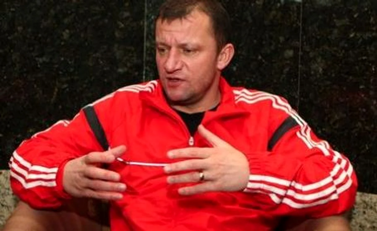 
    Dorinel Munteanu  