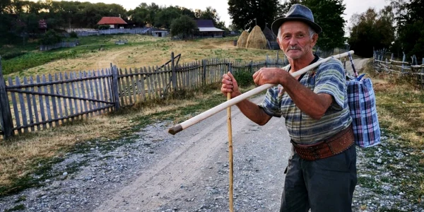izvoarele din satele de munte ale hunedorei foto daniel guta