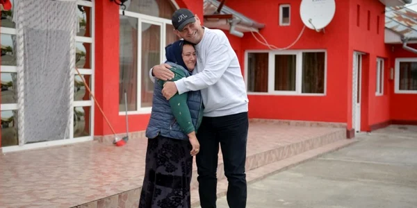 Viorel Cataramă a distribuit măşti de protecţie împotriva infectării cu coronavirus
