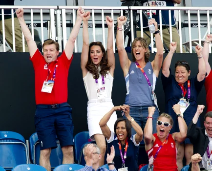 Kate Middleton în fustă mini, în 2012