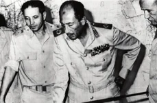 Președintele egiptean Muhammad Anwar Al-Sadat (centru) și-a pregătit forțele încercând să învețe din lecțiile conflictului din 1967 (© Getty Images, Profimedia Images)