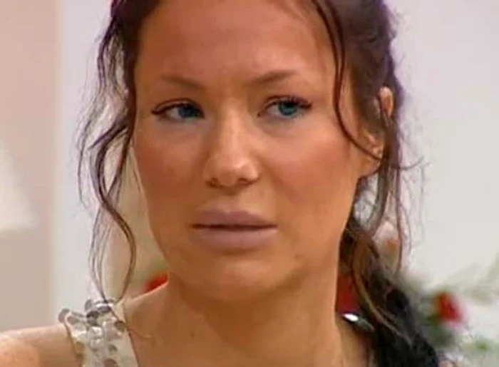 Simona Sensual este de nerecunoscut