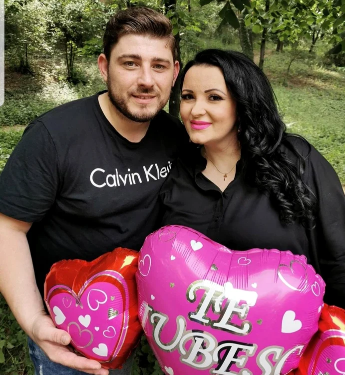 
    Silvana Rîciu a făcut nuntă îmbrăcată în haine populareFoto: arhivă personală  