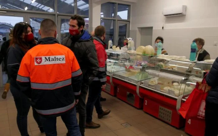 Trei pieţe din Satu Mare au puncte de colectare a alimentelor pentru persoanele nevoiaşe Foto FB Serviciul de Ajutor Maltez 
