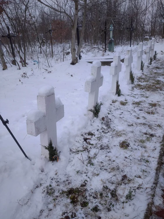 Cimitirul unde au fost reîngropați românii uciși la graniță FOTO Maria Andrieș