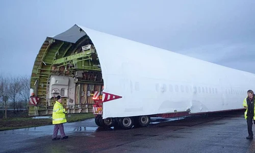 Bucata de avion avea o lungime de 41,7 m jpeg