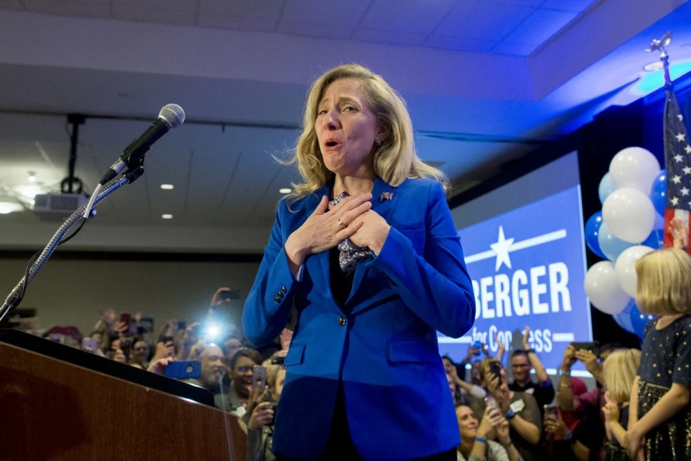 Cine este Abigail Spanberger, care a susținut replica Partidului Democrat la discursul privind Starea Uniunii al lui Donald Trump