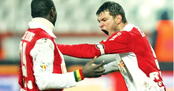 Căpitanul Marius Niculae (dreapta) s-a săturat de escapadele lui N’Doye  