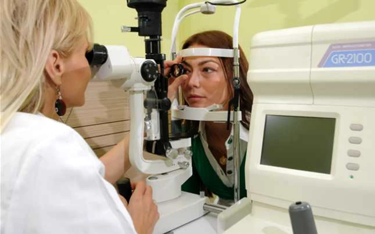 Glaucomul va fi depistat mai repede şi mai uşor cu noul aparat de la Spitalul Judeţean 