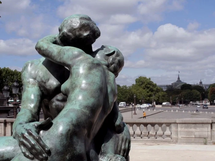 Statuia „Sărutul“ din Paris este opera de artă a sculptorului Auguste Rodin FOTOGRAFII cnn.com