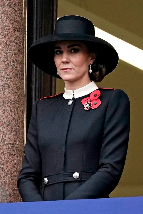 Kate Middleton, sobră într-un pardesiu Alexander McQueen. Foto: Getty Images