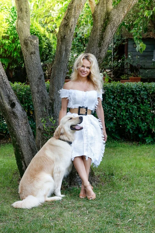 Exclusif   Prix spécial   No Web   Pamela Anderson et le chef Christophe Leroy ouvrent un restaurant éphémère au Moulin de Ramatuelle jpeg