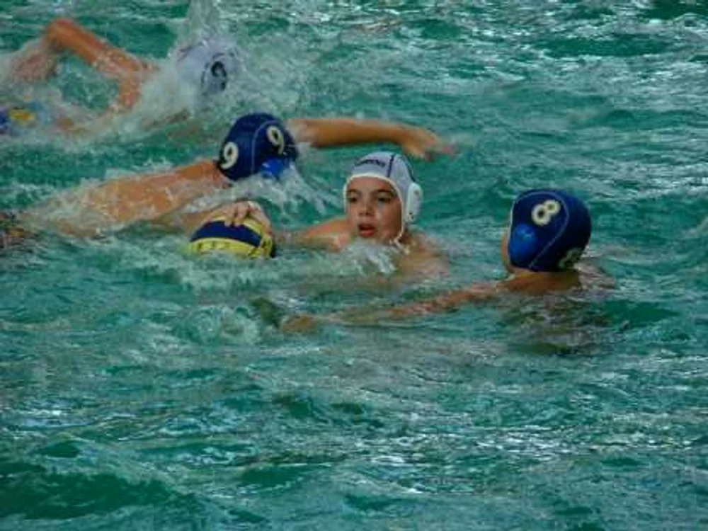 Porţi deschise spre polo la piscina Floreasca