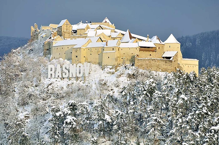 Cetatea Râşnov  a fost vizitată  în 2014 de  300.000 de turişti