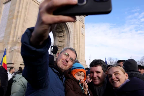 Nicusor Dan baie de multime 1 decembrie 2025  Foto Inquam photos   Octav ganea (5) jpg