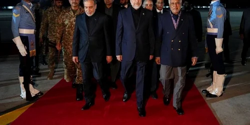 delegația iraniană la negocierile de la Islamabad jpg