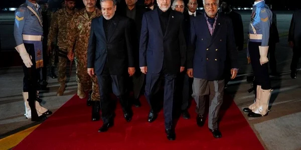 delegația iraniană la negocierile de la Islamabad jpg