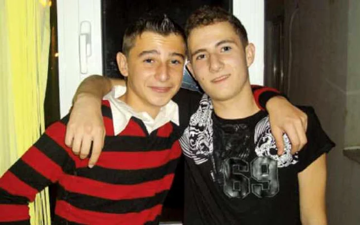 Dan (stânga), elevul de la Liceul Pedagogic din Slobozia, pe vremea când nu se temea de colegii săi