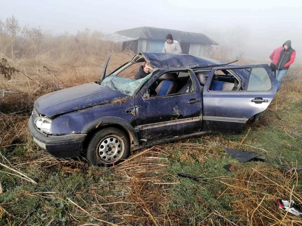 Maşina în care se aflau cei doi adolescenţi s-a răsturnat pe un drum agricol FOTO ISU Vaslui