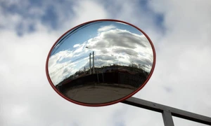 oglinda trafic istock jpg