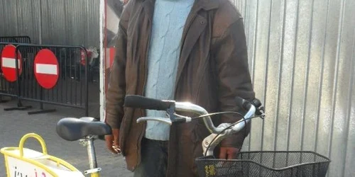 Bărbatul a fost dus la sediul Poliţiei Locale