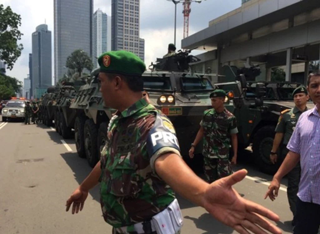 Pe străzile din Jakarta și-au făcut apariția și tancurile