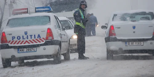 Şoferii sunt avertizaţi să nu plece în afara localităţilor decât dacă este necesar 