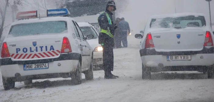 Şoferii sunt avertizaţi să nu plece în afara localităţilor decât dacă este necesar 