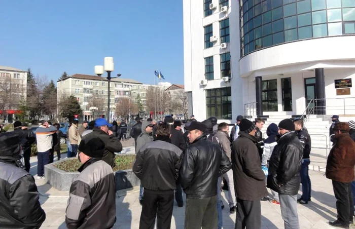 Protestatarii au avut în dotare fluiere de care s-au folosit... (Foto: Adevărul)